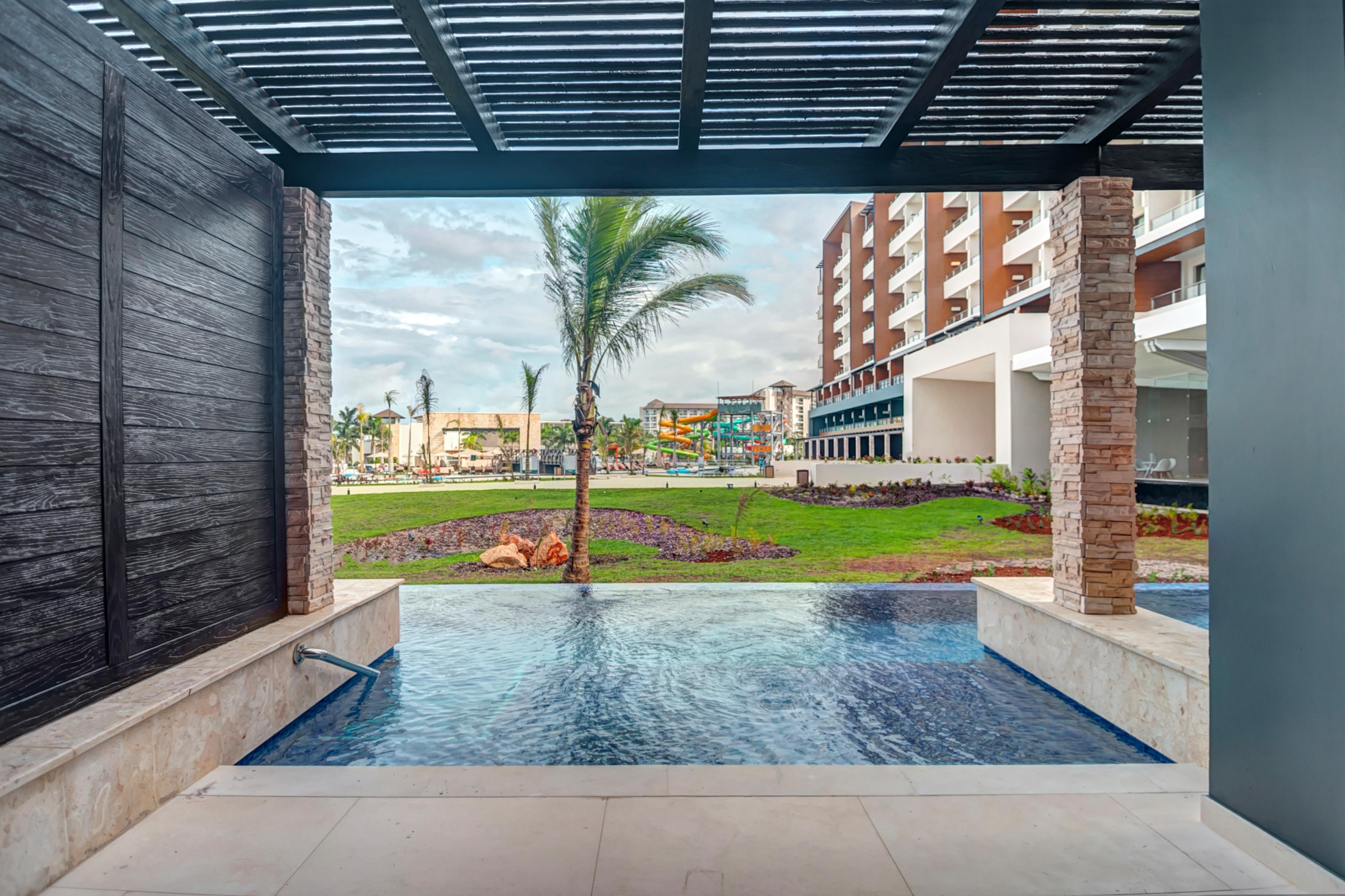 Royalton Blue Waters Montego Bay, An Autograph Collection All-Inclusive Resort Falmouth Exterior photo